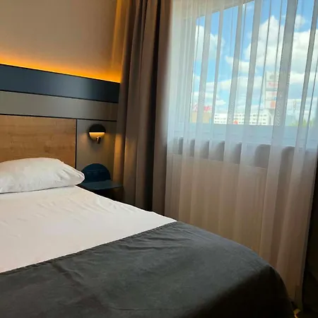 Air Hotel-2